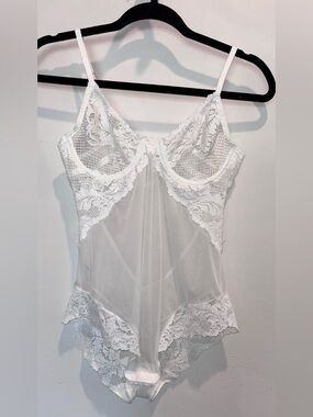 New! “Le Mystere” Lace Allure Bodysuit in Crystal White 🤍🤍34B